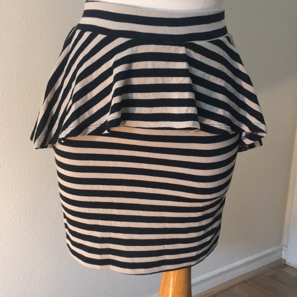 Happening in the present skirt.